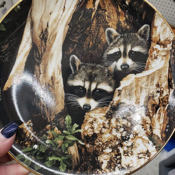 "A curious pair" collector plate - Picture 1 of 2